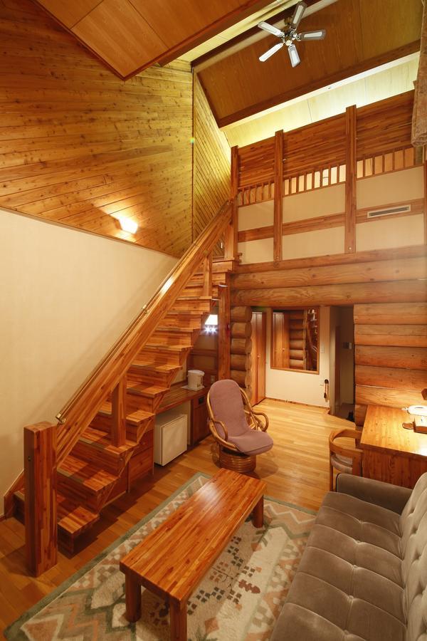 Log Hotel Larch Lake Kanayama Minamifurano Bilik gambar