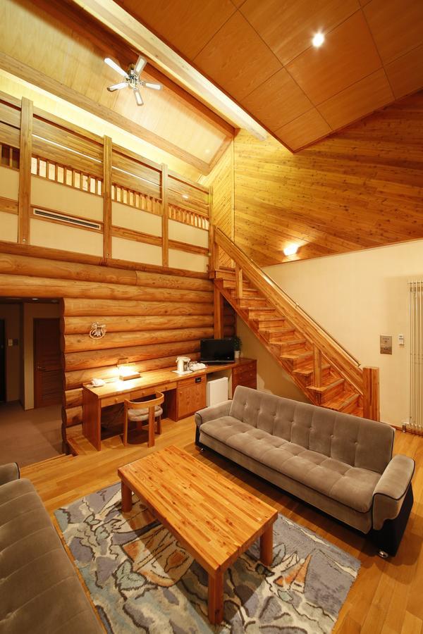 Log Hotel Larch Lake Kanayama Minamifurano Bilik gambar
